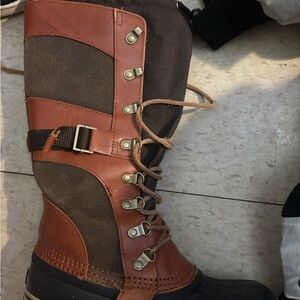Sorel Tan and Black Lace-Up Winter Boots